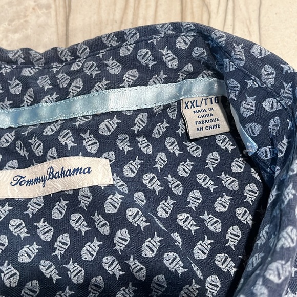 Tommy Bahama short sleeve shirt - Picture 2 of 3